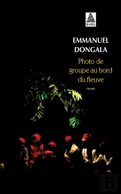 Photo De Groupe Au Bord Du Fleuve