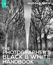 Photographer'S Black And White Handbook