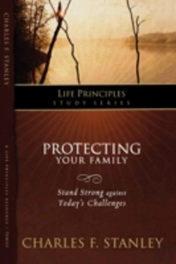 Bertrand.pt - Protecting Your Family: Stand Strong Aga