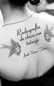 Radiografía De Chica Con Tatuaje