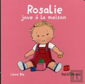 Rosalie Joue À La Maison