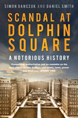 Bertrand.pt - Scandal At Dolphin Square