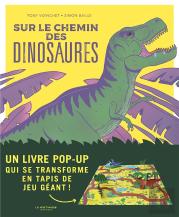 Sur Le Chemin Des Dinosaures : Un Livre Pop-Up Qui Se Transforme En Tapis De Jeu Géant !