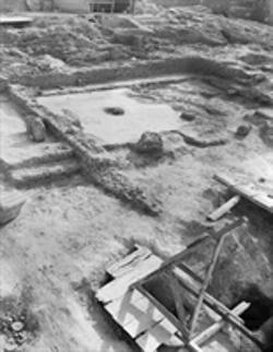 Bertrand.pt - The Agora Bone Well