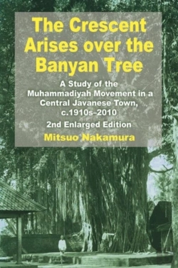 Bertrand.pt - The Crescent Arises Over The Banyan Tree