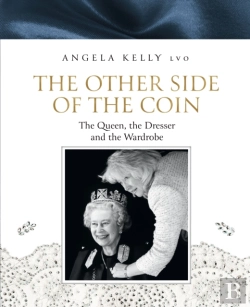 Bertrand.pt - The Other Side Of The Coin: The Queen, The Dresser And The Wardrobe