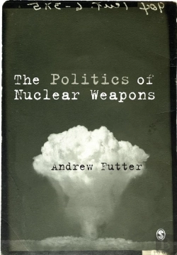 Bertrand.pt - The Politics Of Nuclear Weapons