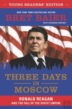Bertrand.pt - Three Days In Moscow Young Readers' Edition