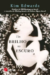 Um Brilho no Escuro