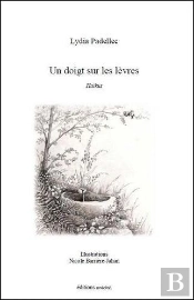 Un Doigt Sur Les Lèvres