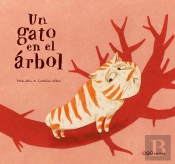 Un Gato En El Árbol