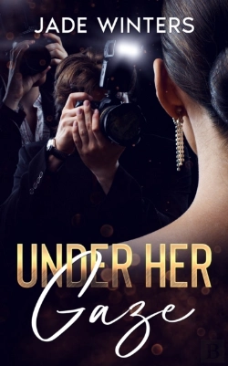 Bertrand.pt - Under Her Gaze
