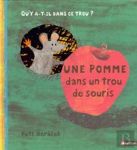 Une Pomme Dans Un Trou De Souris