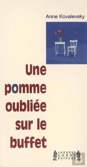 Une Pomme Oubliée Sur Le Buffet