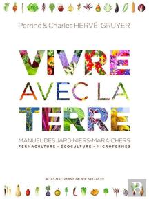 Vivre Avec La Terre ; Manuel Des Jardiniers-Maraîchers : Permaculture, Écoculture, Microfermes