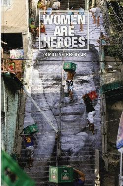 Bertrand.pt - Women Are Heroes