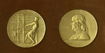 blogue-somos-livros-Pulitzer_Medal-tile.jpg