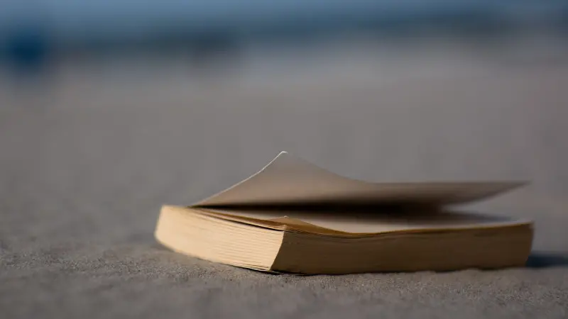 blogue-somos-livros-lennart-heim-satc4UKQpa8-unsplash-banner.jpg