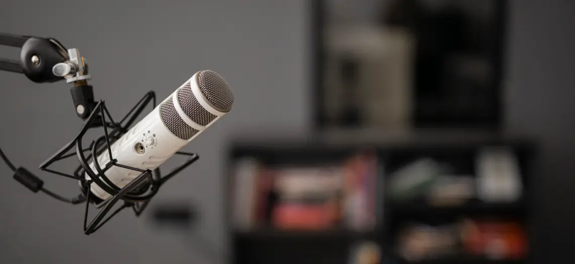 side-view-of-a-radio-microphone-with-copy-space-banner2.jpg