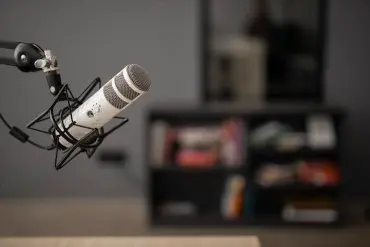 side-view-of-a-radio-microphone-with-copy-space-tile.jpg