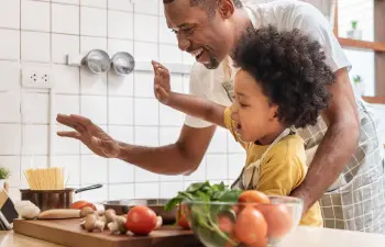 Três receitas divertidas para fazer com as crianças nas férias