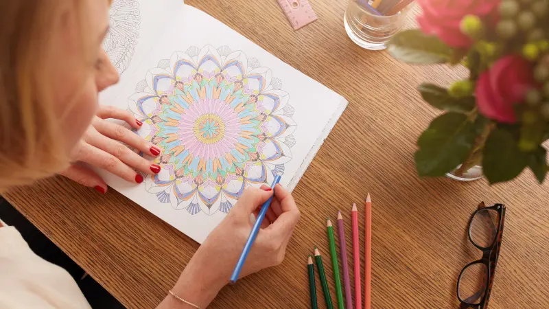 A tendência dos livros de colorir para adultos (10+ sugestões)