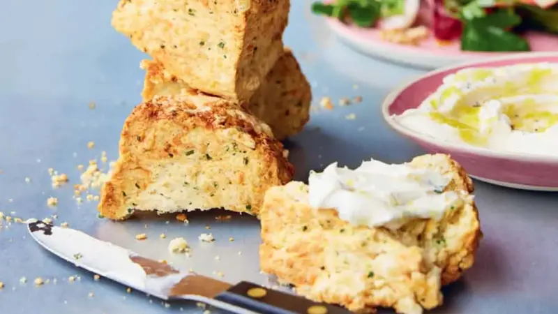 Scones de cheddar com cebolinho (na Air Fryer)