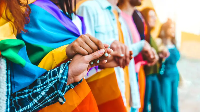 7 livros essenciais no mês do orgulho LGBTQIA+
