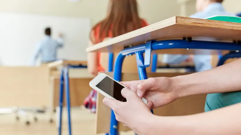 Proibição do uso de telemóveis nas escolas: tudo o que precisas de saber