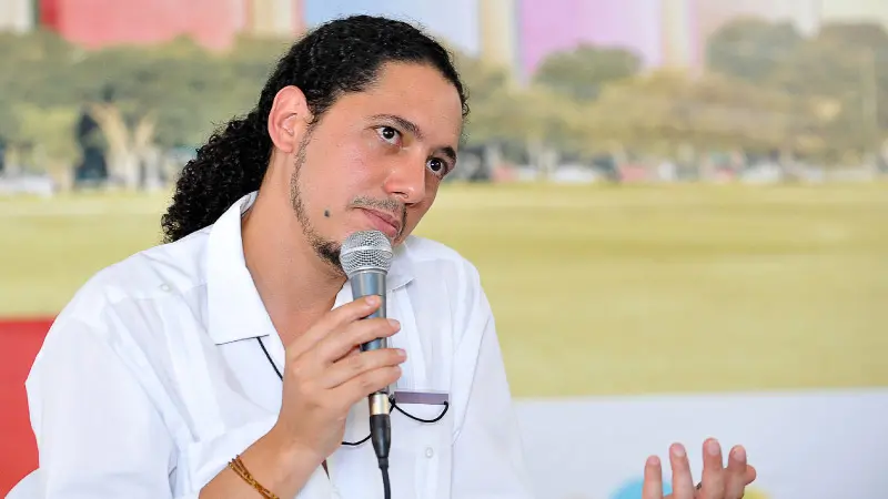 Ondjaki, co-fundador da editora Kacimbo Kiela