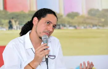 Ondjaki, co-fundador da editora Kacimbo Kiela