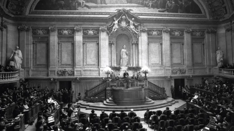 Assembleia Constituinte: sessão inaugural. Fotografia de Miranda Castela, 1975-06-02 @Arquivo Fotográfico da Assembleia da República, MC-2465