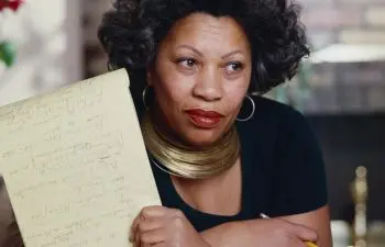 Toni Morrison: a primeira mulher Negra a receber o Nobel da Literatura